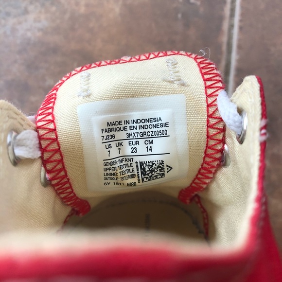 Converse sneakers for toddlers, only used twice. - Picture 3 of 3